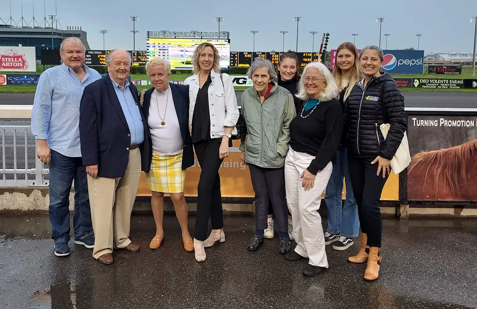 Equipo de Act Now Foundation en el Concurso Benéfico de Pronósticos en Meadowlands Racetrack